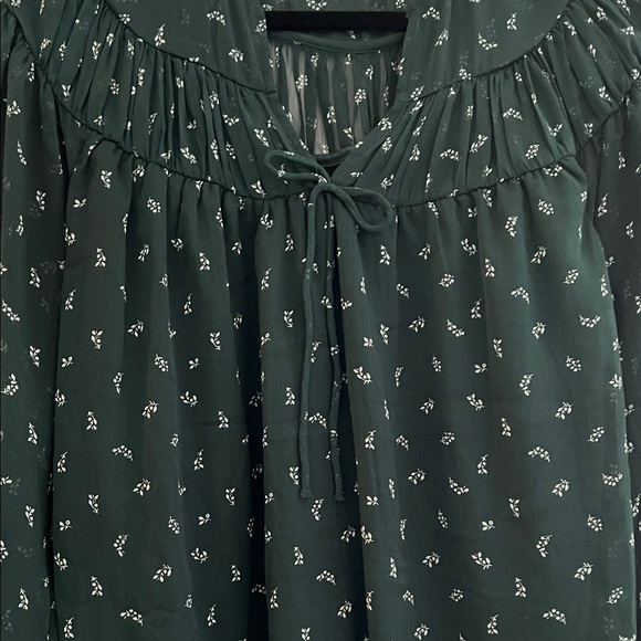 Old Navy Dark Green Floral Blouse - Picture 3 of 5